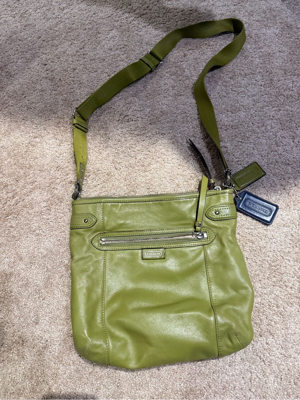 COACH Leaf Green Leather Daisy.
Messenger Crossbody Bag F23948 HTF Y2K